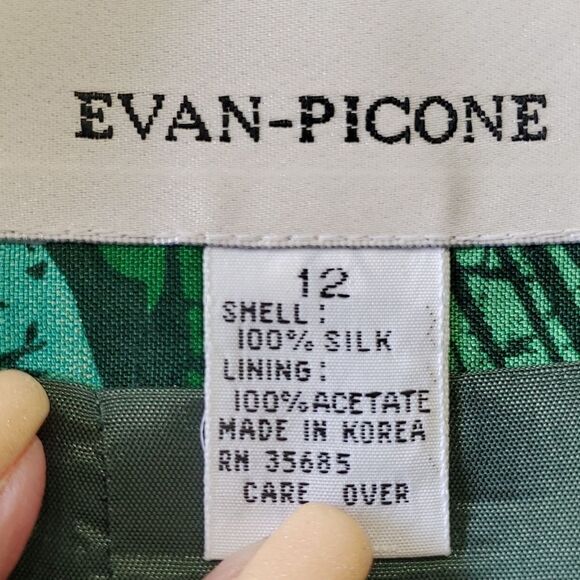 Evan-picone, 100 % silk skirt, completely line Beautiful shade of green.… - Picture 5 of 8